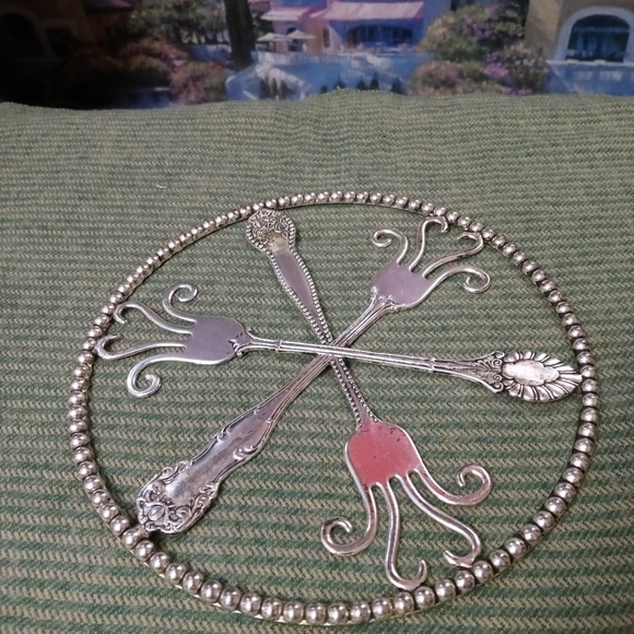 Wrought Iron Spanish Revival Medieval footed fruit basket & Hot Pot Holder🍜 - Picture 4 of 16